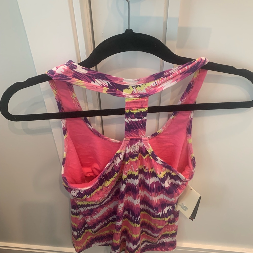 NWT New Balance Athletic Racer top Size Small . Lining Bra ty for looking